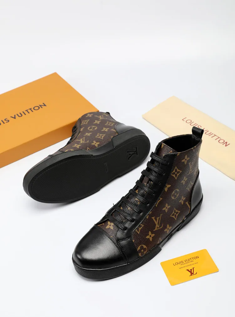 Factory price: 400💰LV official website popular series 🇮🇹🇮🇹1:1 production, selected high-end imported cowhide, sheepskin padding inside sheepskin, paired with Louis Vuitton Monogram Ecli men's shoes 💰se canvas and pure black rubber soles, the ultimate simple design, the perfect interpretation of the latest inspiration for shoes, the integration of classics and fashion, 🔍🔍high quality, worthy of your possession. The bottom car line will never be unglued. Sellers are welcome to sell as shown in the picture above. We can send one piece on behalf of you. The code number is 38-44 (45 codes can be customized)